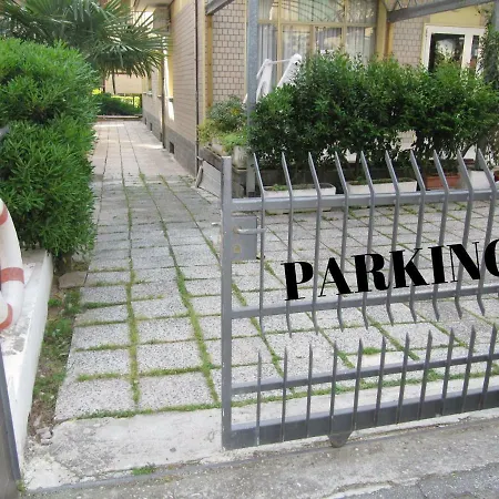 Apartahotel Edera 2*