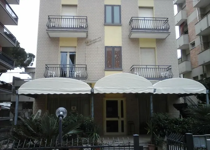 Lejlighedshotel Edera 2*